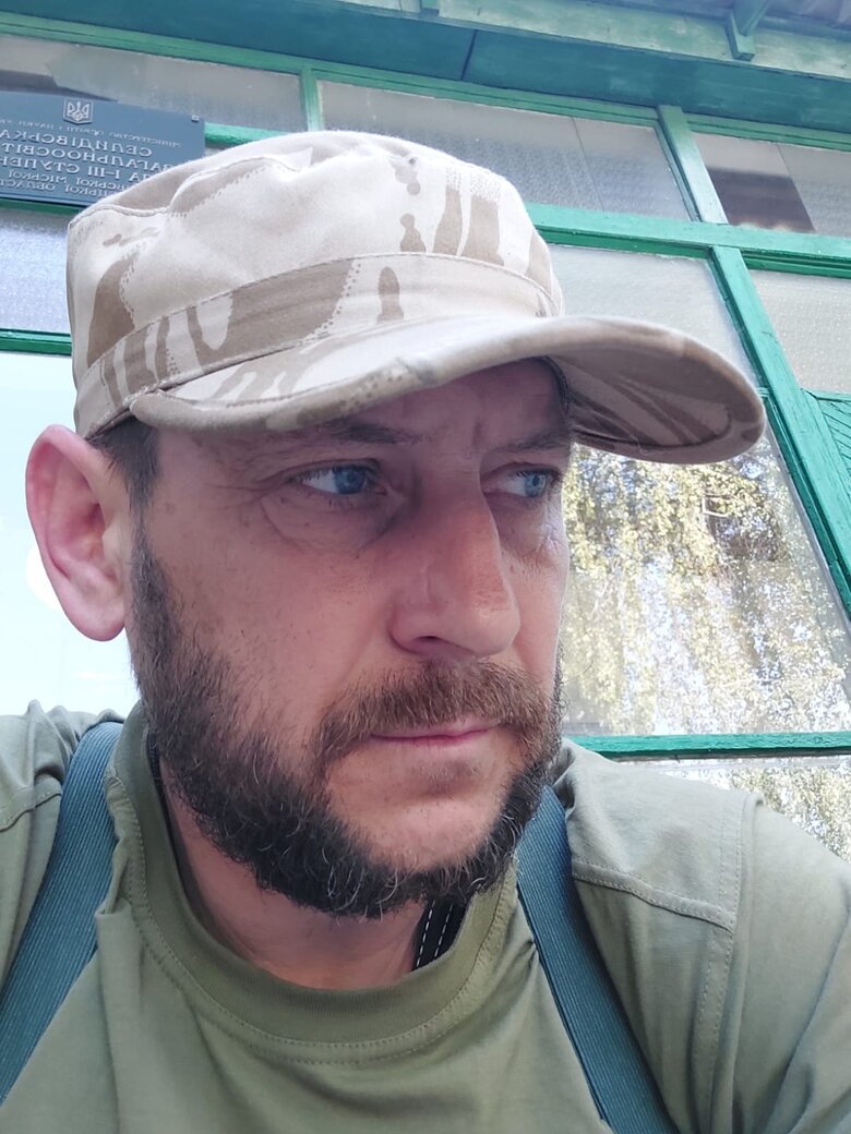 Кіборг Сергій Кирик: У Роздольному росіяни штурмували танками, сучасними БМП-3. Хлопці не боялися, з РПГ вилазили з окопів, робили по 8-9 пострілів - і вони зупинялись 01