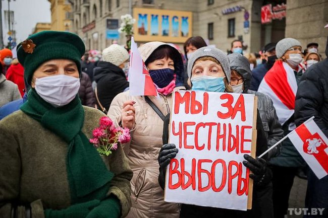 Многолюдный марш пенсионеров и медиков прошел в Минске 07
