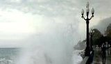 В Ялте в море с набережной смыло 3 млн. грн. ВИДЕО