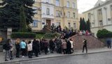 Медики в Луцьку протестують проти перетворення пологового будинку на коронавірусний госпіталь. ФОТОрепортаж