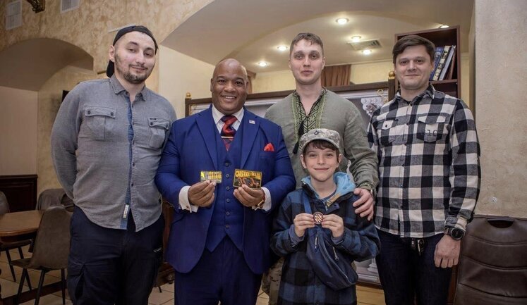 Trump’s spiritual adviser, Pastor Burns, meets with Azovstal defenders. PHOTOS