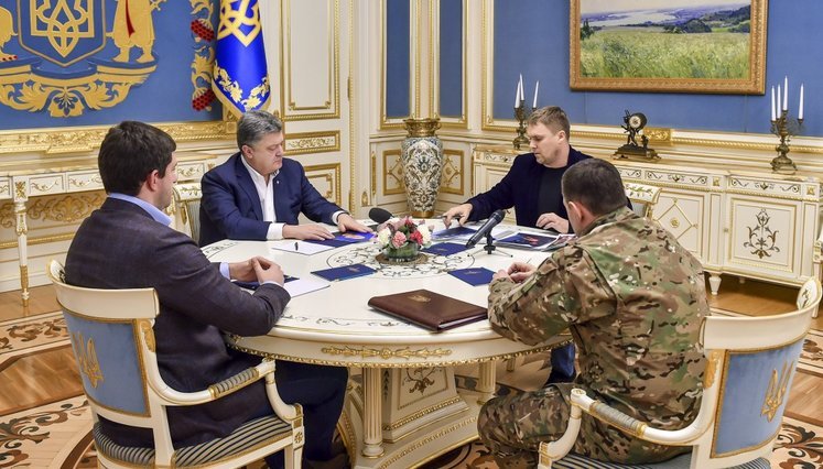 Порошенко закликав не використовувати загибель поліцейських у Княжичах для дестабілізації політичної ситуації. ФОТО