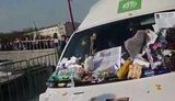 Журналистов путинского канала оппозиционеры обругали и забросали мусором. + ВИДЕО.