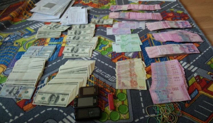 Во время обысков по делу центра ВНО обнаружены $130 тысяч и переписка о коррупционных правонарушениях, - ГПУ. ФОТО