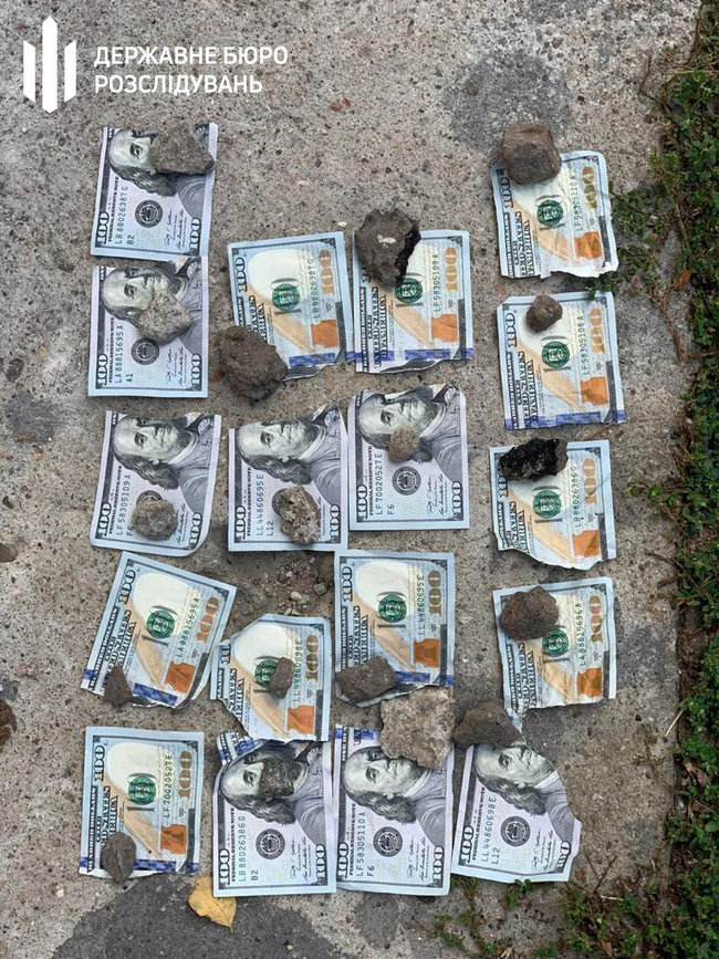 Чиновник одесской колонии задержан на взятке в $1,2 тыс., посредник пытался сбежать и рвал купюры, - ГБР 04 Чиновник одесской колонии задержан на взятке в $1,2 тыс., посредник пытался сбежать и рвал купюры, - ГБР 04