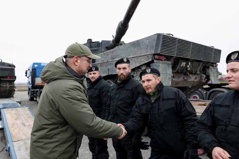 Shmyhal and Morawiecki met first 4 Leopard-2 tanks provided by Poland 01