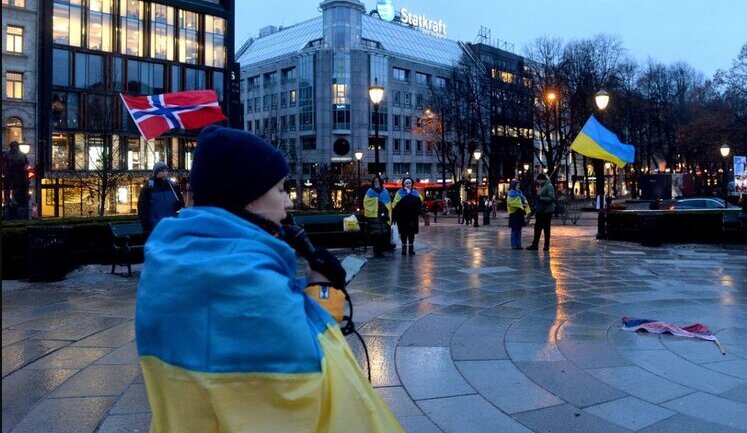 Почти треть украинцев за рубежом не возвращаются домой из-за отсутствия финансовой поддержки и работы, - опрос