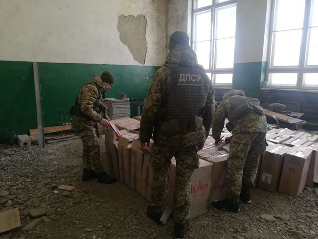 У Чернівецькій області виявлено 34,5 тис. пачок сигарет, підготовлених для контрабанди в ЄС, - Держприкордонслужба 01