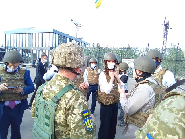 FMs of Netherlands, Belgium, Luxembourg visit JFO area, promise to tell European community truth about Donbas situation 04