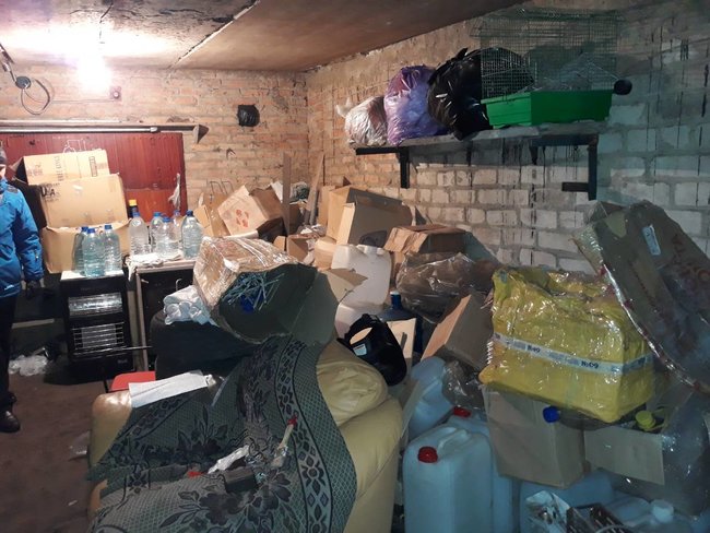 Податківці ліквідували 4 підпільні цехи з виробництва фальсифікованого алкоголю на Кіровоградщині: вилучено продукції на понад 2,1 млн грн 04
