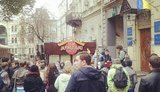 В Киеве на Золотых воротах по 140 грн "регионалы" покупают студентов. ФОТО
