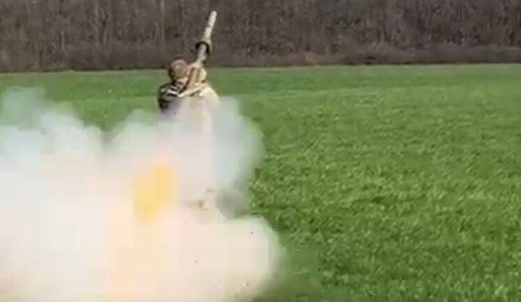 Боец 47-й ОМБр "Магура" сбивает "шахед" из ПЗРК "Игла". ВИДЕО