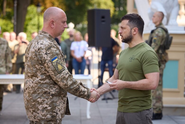 Кожне виконане Повітряними силами завдання - врятовані життя українців, - Зеленський нагородив захисників нашого неба 05