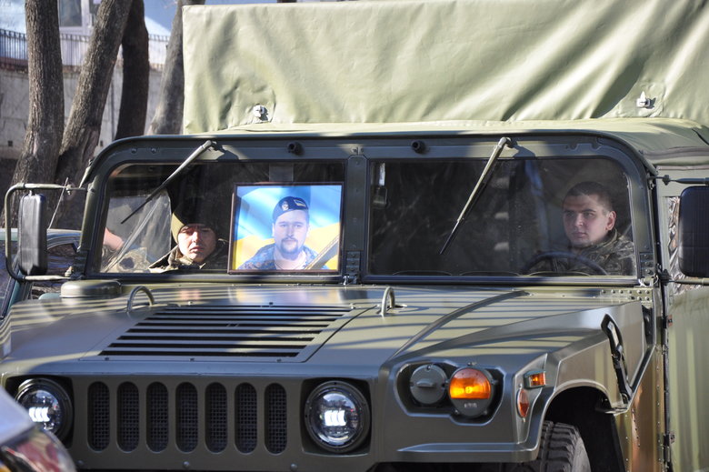 В Києві попрощалися із загиблим внаслідок російського обстрілу розвідником 30-ї ОМБр Антоном Сидоровим 63