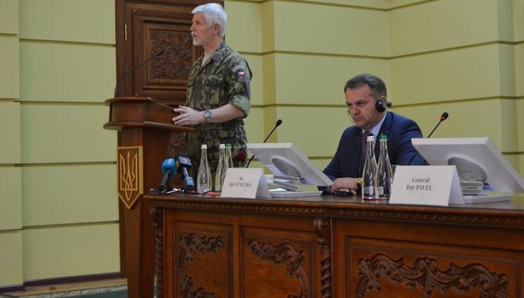 Продовжуватимемо роботу і сподіваємося на підтримку України з боку Альянсу, - генерал Павел під час першого виїзного засідання ВК НАТО в Україні. ФОТОрепортаж