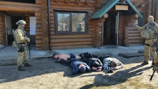 СБУ ликвидировала подпольный реабилитационный центр для наркозависимых на Черниговщине: освобождено более 200 человек 05