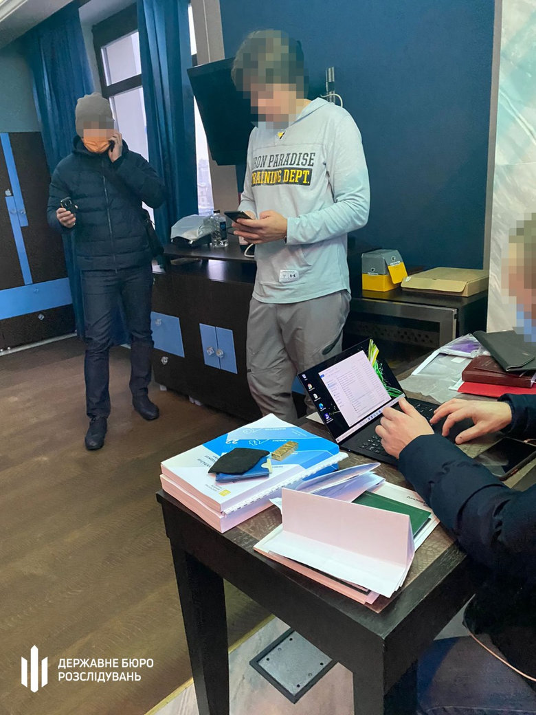 ДБР проводить обшуки у нардепа Воронька з МФО Розумна політика. Разумков вже заявив, що звинувачення притягнуті за вуха 01