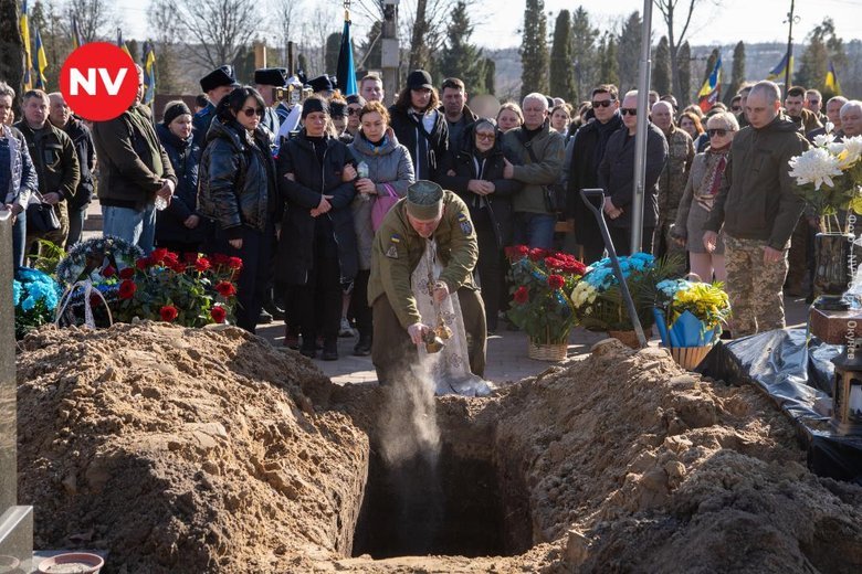 У Житомирі попрощалися з пілотом Олександром Довгачем
