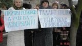"Партия регионов, а мы вам доверяли" - жители Донбасса вышли на протест. ФОТОрепортаж