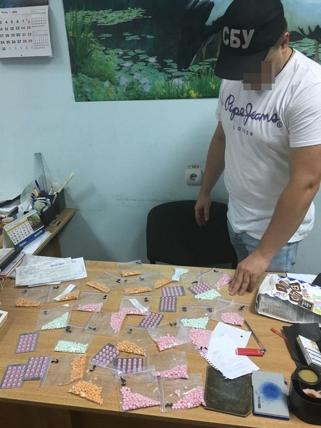 СБУ блокировала контрабанду стероидов на Харьковщине 01