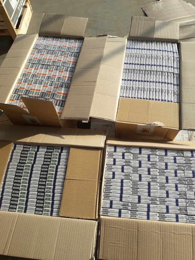 Схема незаконного сбыта контрафактных сигарет ликвидирована на Днепропетровщине. Изъято товаров стоимостью более 1,6 млн. грн. 02 Схема незаконного сбыта контрафактных сигарет ликвидирована на Днепропетровщине. Изъято товаров стоимостью более 1,6 млн. грн. 02