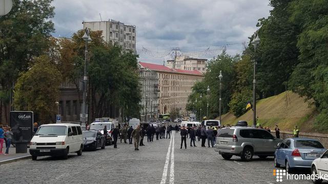 Під стінами Кабміну України пролунав вибух 04