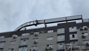 Росіяни атакували два райони Харкова. Є влучання у дах багатоквартирного будинку. ФОТО