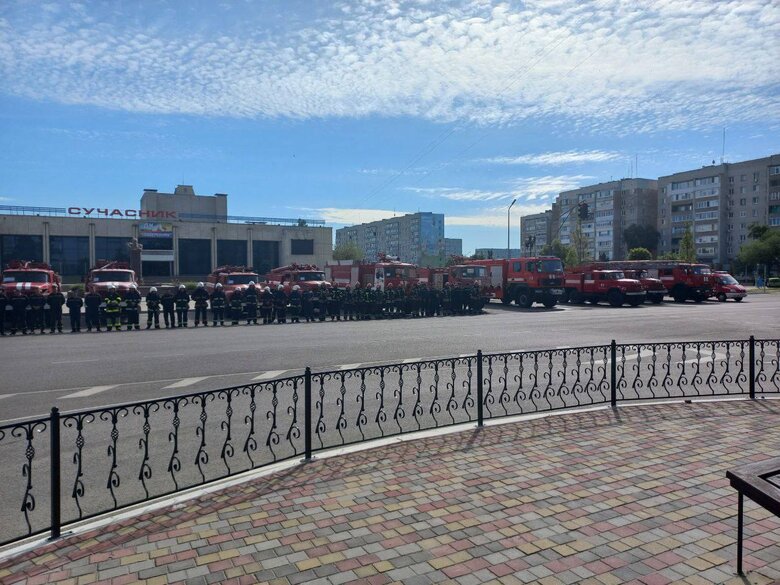 Пожежники влаштували протест в Енергодарі. Окупанти розігнали їх силою 01 Пожежники влаштували протест в Енергодарі. Окупанти розігнали їх силою 01