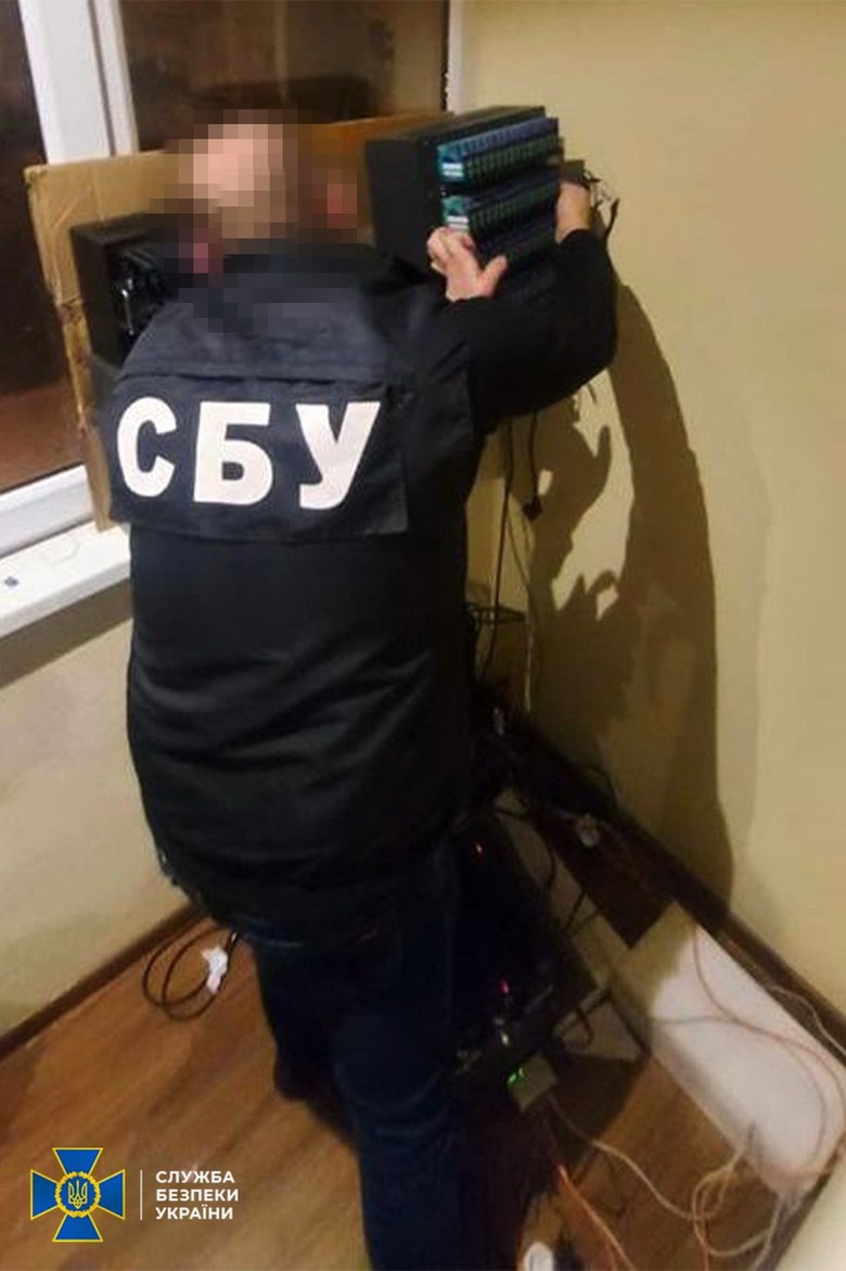 Нагнетали панику и минировали объекты: Во Львове обнаружили две ботофермы, курировавшиеся из РФ 01