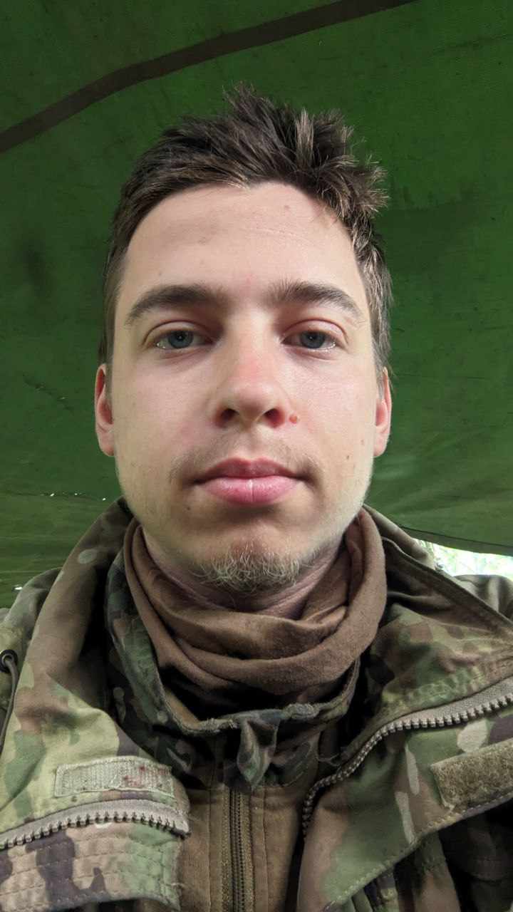 Військовослужбовець Денис Гнатюк про загиблого сина: По ньому було зрозуміло: ця війна його осторонь не обійде, він не відсиджуватиметься 03