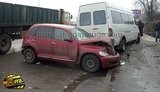 В Киеве Volkswagen устроил "паровозик" из Chrysler и двух автобусов Mercedes. ФОТОрепортаж