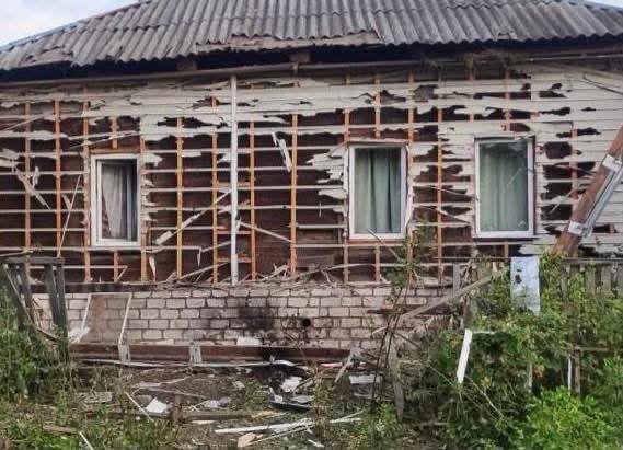 Масовані атаки на Чернігівщину: 37 вибухів, зруйновані будинки та поранений