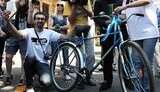 Журналисты подарили Януковичу велосипед &amp;quot;Украина&amp;quot;. ФОТОрепортаж.