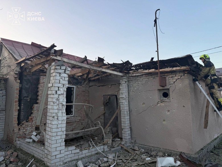 Ранкова атака на Київ: дрони йшли кількома хвилями, є пошкодження
