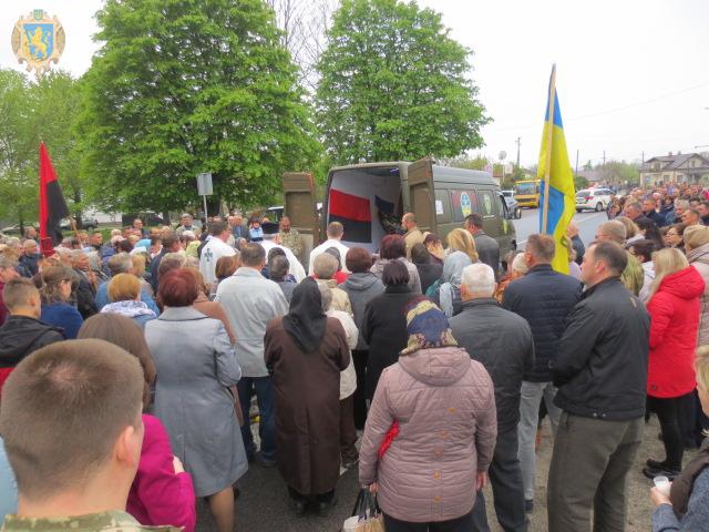 З воїном 24-ї ОМБр Володимиром Куциком, який загинув у зоні ООС, попрощалися на Львівщині 06 З воїном 24-ї ОМБр Володимиром Куциком, який загинув у зоні ООС, попрощалися на Львівщині 06