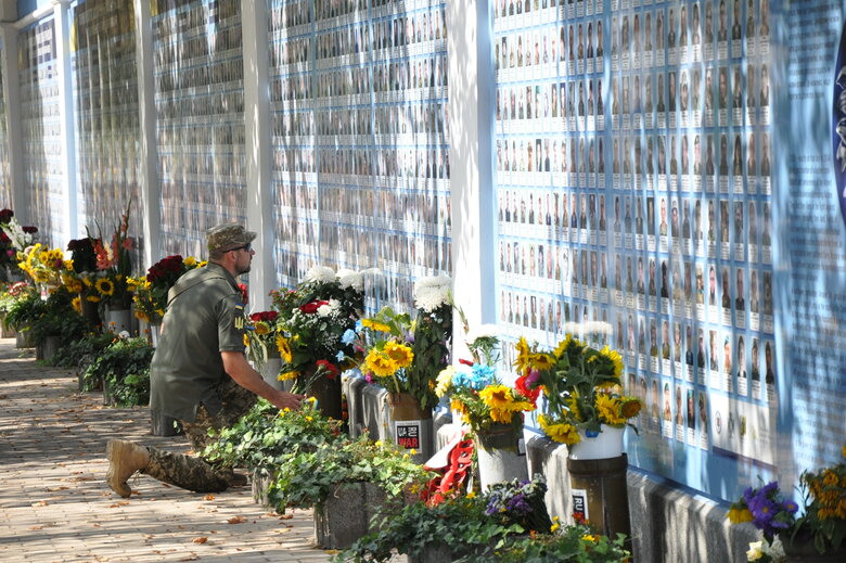Пам’ять полеглих захисників України вшанували у Києві 21