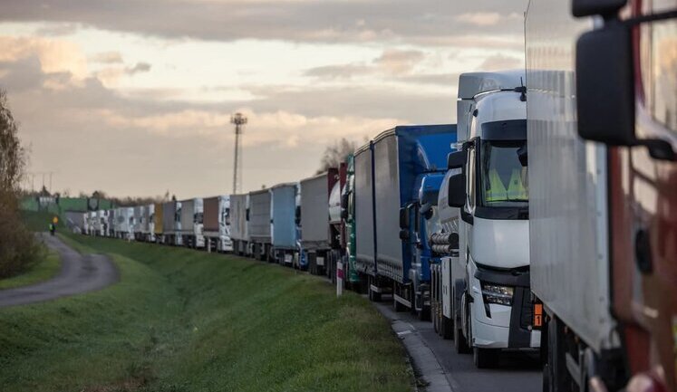 Скільки грошей втратить Україна через страйк на польському кордоні