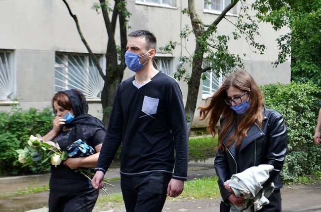В Івано-Франківській області попрощалися з трагічно загиблою волонтеркою-парамедиком Іриною Шевчишин 11
