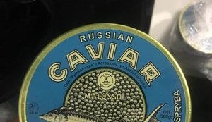 Гражданин Украины пытался тайком вывезти в Турцию партию черной икры на $15 тыс. ВИДЕО