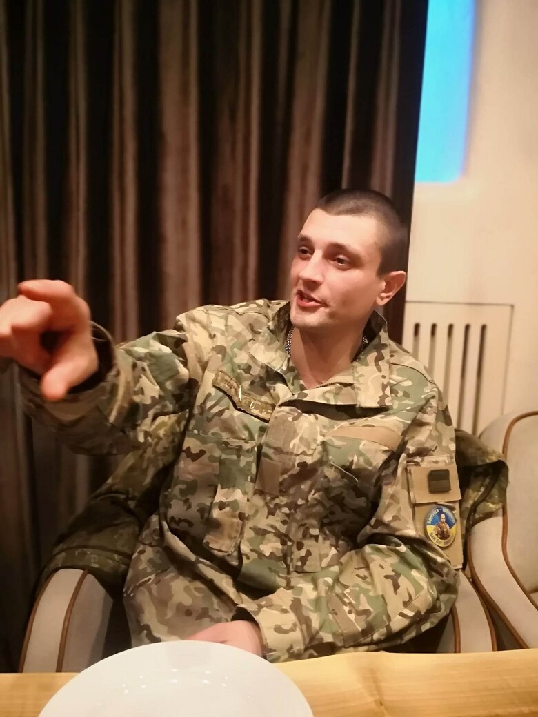 Боец с четырьмя контузиями Майдан: Недавно не мог вспомнить, сколько мне лет, 37 или 38. Доктор говорит: давай посчитаем… 02