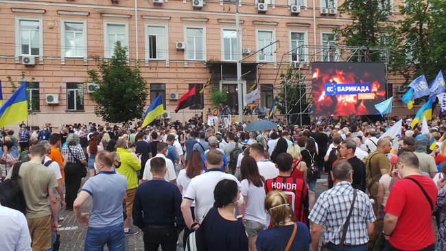 Под Печерским судом в Киеве состоялась акция в поддержку Порошенко 02