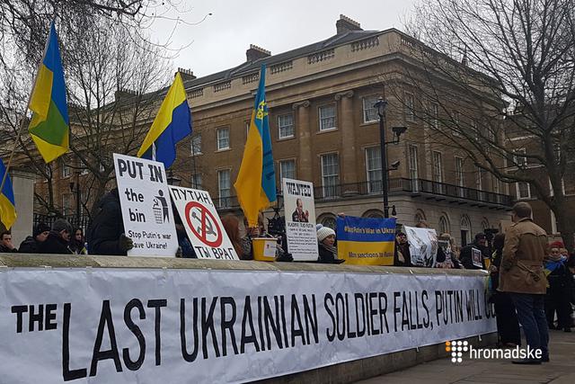 "Stop Russian aggression": protesters in London demanded stiffening sanctions against Russia 04