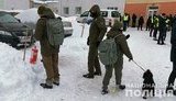 Поліція обшукує приміщення, в якому, як стверджує "Нацкорпус", виявили "тітушок ОПЗЖ". ФОТО
