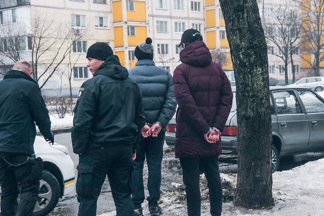 Пятирічного хлопчика поранили пострілом на Лісовому масиві в Києві 04