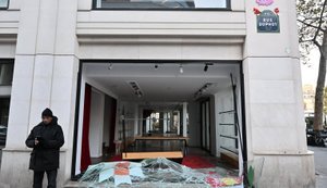 Збитки від протестів у Франції сягають 1,2 мільярда євро. Макрон обіцяв допомогти бізнесу