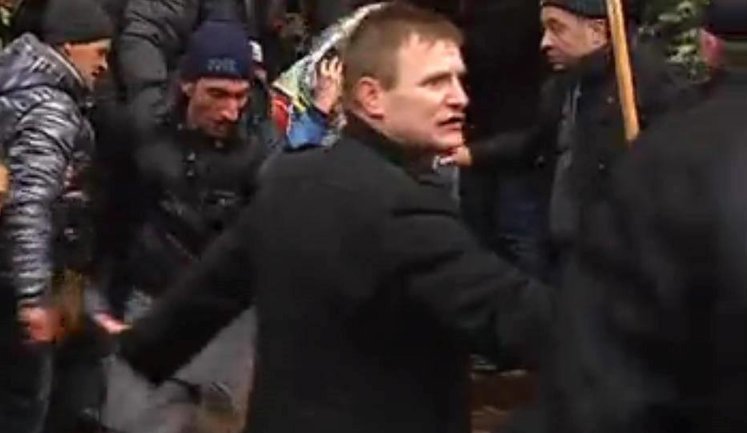 Нападение на Навального совершил агент ФСБ Петрунько, участвовавший в захвате Харьковской ОГА, - журналист