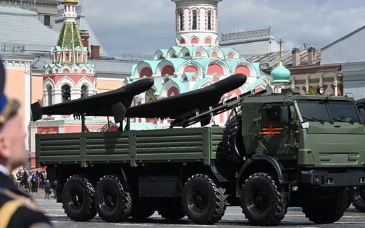 У російській Пермі скасували парад до 9 травня на тлі атаки Сил оборони по місцевому НПЗ