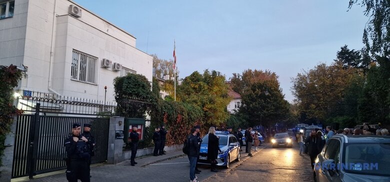 У Варшаві пікетували посольство Ірану 08