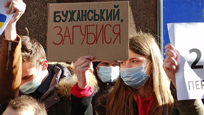Полізеш до мови - отримаєш на горіхи: активісти пікетують ВР на знак протесту проти змін до закону про державну мову 20