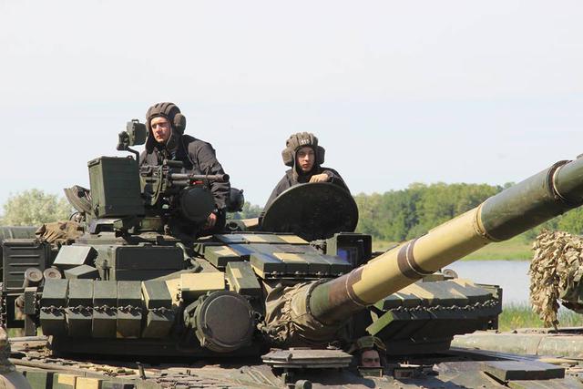 На Донеччині відбулися змагання на кращий танковий екіпаж 09 На Донеччині відбулися змагання на кращий танковий екіпаж 09